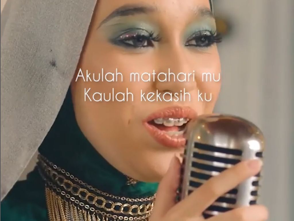 Kenalan dengan Nuha Bahrin, Penyanyi Lagu Casablanca yang Viral di TikTok