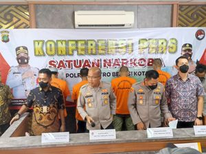 Pengedar Narkoba Bersenpi di Bekasi Ternyata Residivis Curanmor Pengedar Narkoba Bersenpi di Bekasi Ternyata Residivis Curanmor