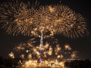 Potret Kemeriahan Pesta Kembang Api di Perayaan Bastille Day Prancis