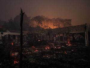 Foto Kebakaran Hutan di Prancis yang Meluas, 10.000 Jiwa Dievakuasi