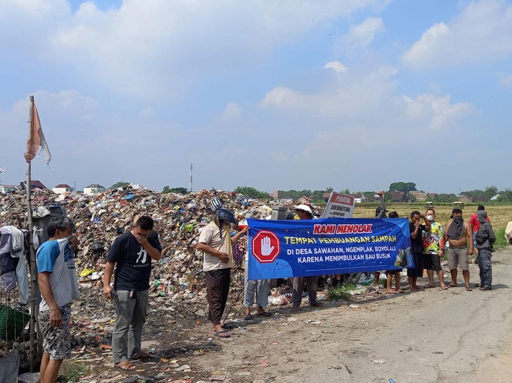 Warga Sawahan Boyolali Protes Sampah Menggunung di TPS