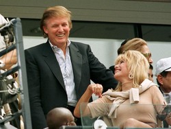 Momen Donald Trump-Melania Hadiri Pemakaman Ivana Trump