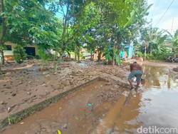 Warga Korban Banjir Bandang di Pati Curhat Butuh Pakaian-Air Bersih