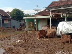 Usai Diterjang Banjir Bandang, Margoyoso Pati Terendam Lumpur hingga 30 Cm