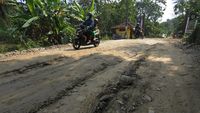 Penampakan Jalan di Klaten yang Rusak Imbas Proyek Tol Solo-Jogja