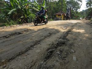 Penampakan Jalan di Klaten yang Rusak Imbas Proyek Tol Solo-Jogja