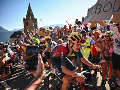 Tundukkan Tanjakan Brutal Alp dHauz, Pidcock Menangi Etape 12 TDF 2022