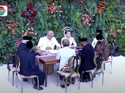 Momen Bahagia Pernikahan Via Vallen dan Chevra Yolandi