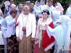 Via Vallen Ajak Suami Bulan Madu ke Kandang Setan Merah