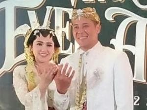 Air Mata Chevra Yolandi Nikahi Via Vallen Tanpa Kehadiran Orang Tua Air Mata Chevra Yolandi Nikahi Via Vallen Tanpa Kehadiran Orang Tua