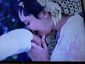 Akad Nikah Berlangsung Haru, Via Vallen Tak Kuasa Tahan Tangis Akad Nikah Berlangsung Haru, Via Vallen Tak Kuasa Tahan Tangis