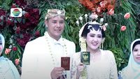 8 Gaya Via Vallen saat Akad Nikah, Manglingi Pakai Paes & Sanggul Jawa