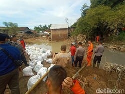 Antisipasi Banjir Susulan, Tanggul Sementara di Margoyoso Pati Mulai Dikerjakan