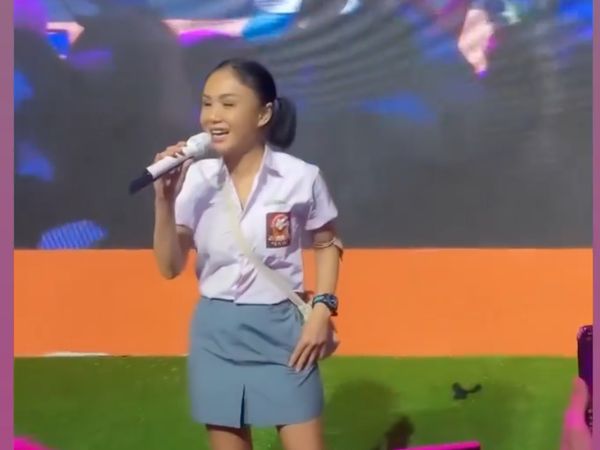 Yuni Shara Pakai Seragam SMA, Masih Kayak ABG!