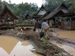 Banjir Bandang Melanda Tasikmalaya, Kolam Ikan-Sawah Warga Hancur