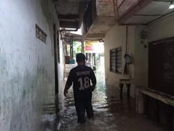 Banjir Rendam Permukiman Warga di Bidara Cina Jaktim