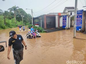 Banjir di Villa Pamulang Tangsel, 10 Orang Dievakuasi