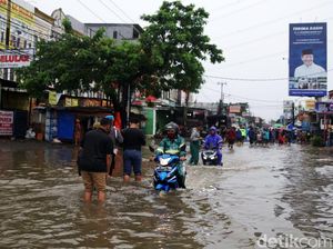 Banjir Terjang Ciledug Indah, Akses Jalan ke Jakarta Terputus!