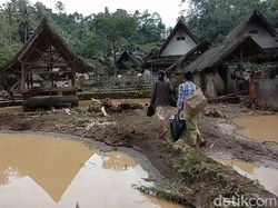 Diterjang Banjir Bandang, Kampung Naga Tutup Sementara bagi Wisatawan