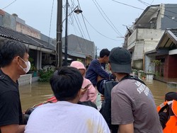 Banjir Hampir Tenggelamkan Rumah, Warga di Tangerang Mulai Dievakuasi