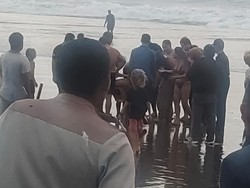 WN Turki Terseret Arus Saat Berenang di Pantai Kuta Utara