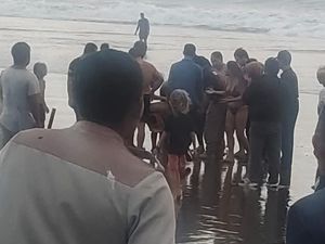 WN Turki Terseret Arus Saat Berenang di Pantai Kuta Utara WN Turki Terseret Arus Saat Berenang di Pantai Kuta Utara
