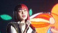 Momen Isyana Naik Reog dan Nyanyi Il Sogno Bareng Deadsquad