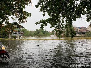 Jalanan Menuju Puri Kartika Indah Ciledug Banjir, Ini Kondisinya Jalanan Menuju Puri Kartika Indah Ciledug Banjir, Ini Kondisinya