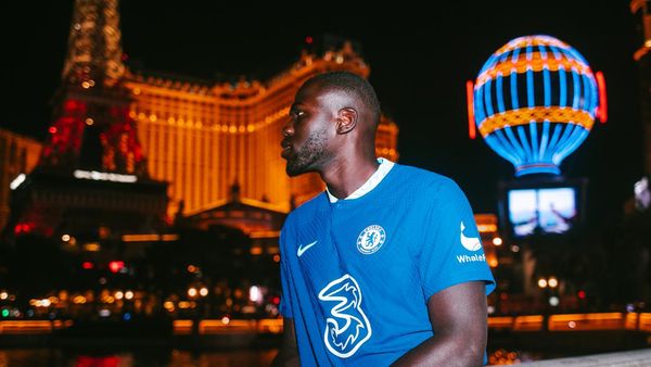 Koulibaly Tampil Gaya dengan Jersey Chelsea di Las Vegas