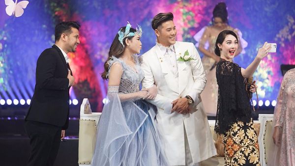 Khofifah-Emil Kompak Hadiri Resepsi Via Vallen