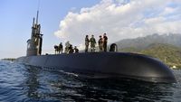 KRI Alugoro 405 Siap Ikut Latihan Perang di Perairan Situbondo