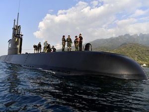 KRI Alugoro 405 Siap Ikut Latihan Perang di Perairan Situbondo KRI Alugoro 405 Siap Ikut Latihan Perang di Perairan Situbondo