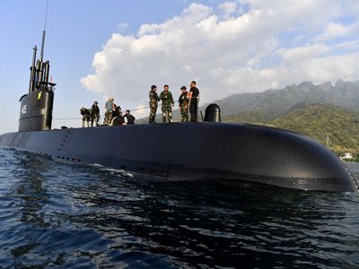 KRI Alugoro 405 Siap Ikut Latihan Perang di Perairan Situbondo