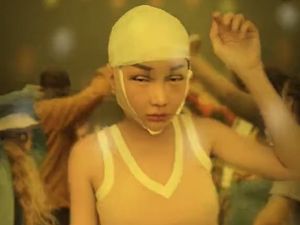 Lucinta Luna Joget TikTok Usai Oplas Tulang Ekor, Wajah Masih Diperban Lucinta Luna Joget TikTok Usai Oplas Tulang Ekor, Wajah Masih Diperban