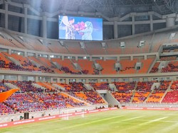 Momen Romantis Anies Beri Bunga hingga Nyanyi untuk Istri di JIS