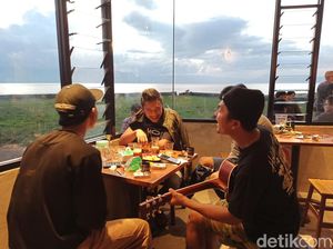 Nongkrong Asyik Nikmati Kopi Samosir Ditemani Sunset Pinggir Danau Toba Nongkrong Asyik Nikmati Kopi Samosir Ditemani Sunset Pinggir Danau Toba