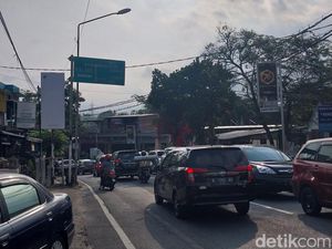 Jelang Libur Sekolah Berakhir, Kota Batu Dipadati Kendaraan Wisatawan