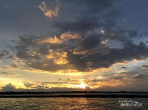 Pesona Pantai Alam Indah, Jagoannya Orang Tegal Pesona Pantai Alam Indah, Jagoannya Orang Tegal