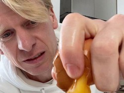 Pria Ini Punya Perut Sakti yang Kuat Santap Makanan Kedaluwarsa