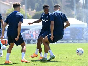 Kini Sterling Bukan Lagi Lawan Mengerikan buat Chelsea