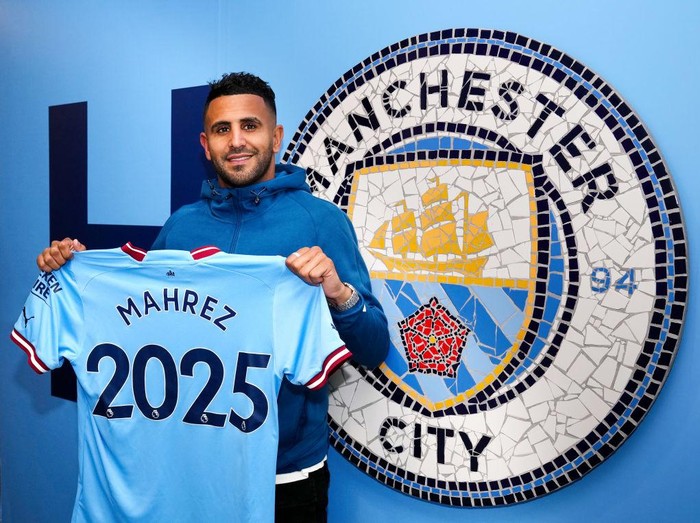 MANCHESTER, ENGLAND - JULY 15: Riyad Mahrez of Manchester City signs a contract extension at Manchester City Academy Stadium on July 15, 2022 in Manchester, England. (Photo by Matt McNulty - Manchester City/Manchester City FC via Getty Images)