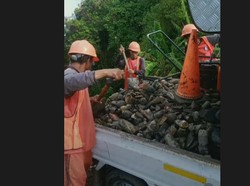 Sampah 1 Pikap Sumbat Got di Petitenget Badung