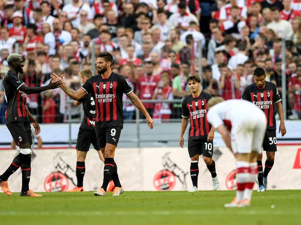 Maldini Lega Milan Terhindar dari Grup Neraka