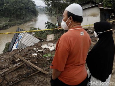 4 Kios Warga Hancur Tergerus Longsor di Bojongkulur Bogor