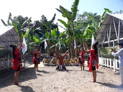 Dukung Ganjar Capres 2024, Relawan Arak Foto Keliling Situs Pleret