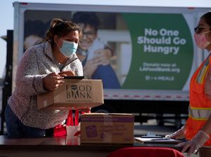 Inflasi Menggila, Warga AS Rela Jalan Kaki Demi Dapat Bantuan Makanan