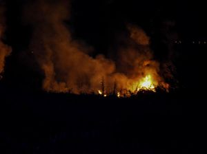 Rekaman Pesawat Kargo Terbakar di Udara dan Jatuh di Yunani Rekaman Pesawat Kargo Terbakar di Udara dan Jatuh di Yunani
