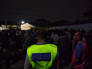 Pelamar Kerja Membludak Depan Pabrik di Tangerang, Disnaker Beri Teguran Pelamar Kerja Membludak Depan Pabrik di Tangerang, Disnaker Beri Teguran