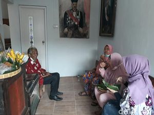 Kisah Mbah Ning, dari Autodidak Jadi Seniman Sungging Wayang Beber Kisah Mbah Ning, dari Autodidak Jadi Seniman Sungging Wayang Beber