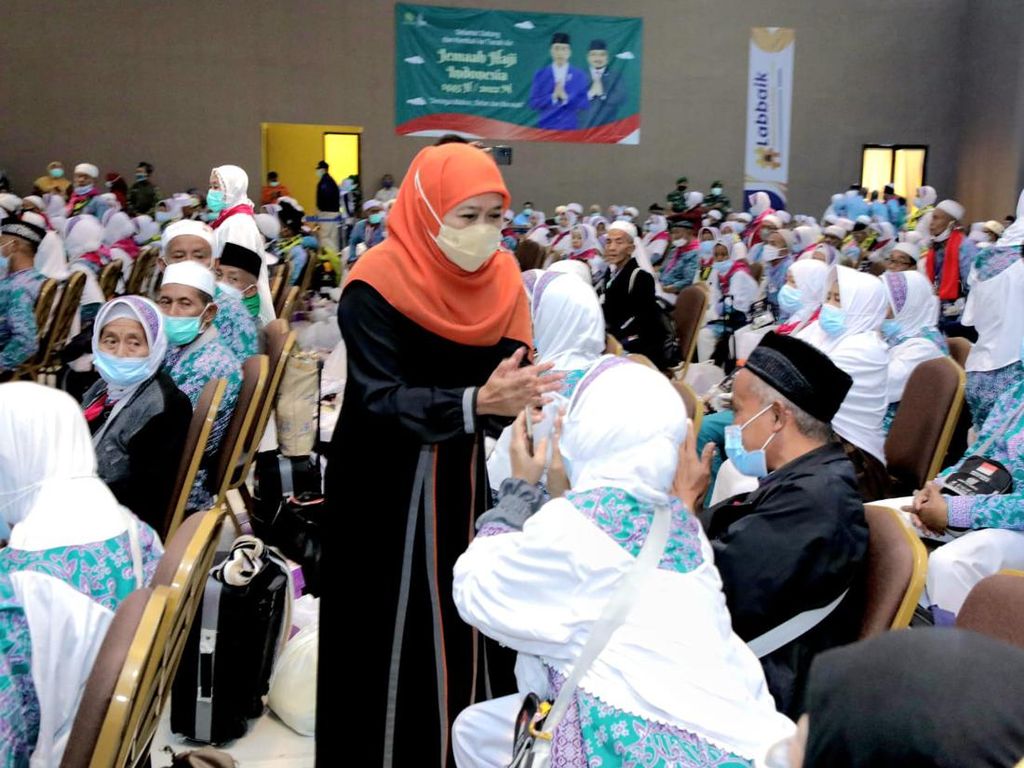 Jemaah Haji Kloter 1 Tiba di Surabaya, 2 Orang Positif Antigen